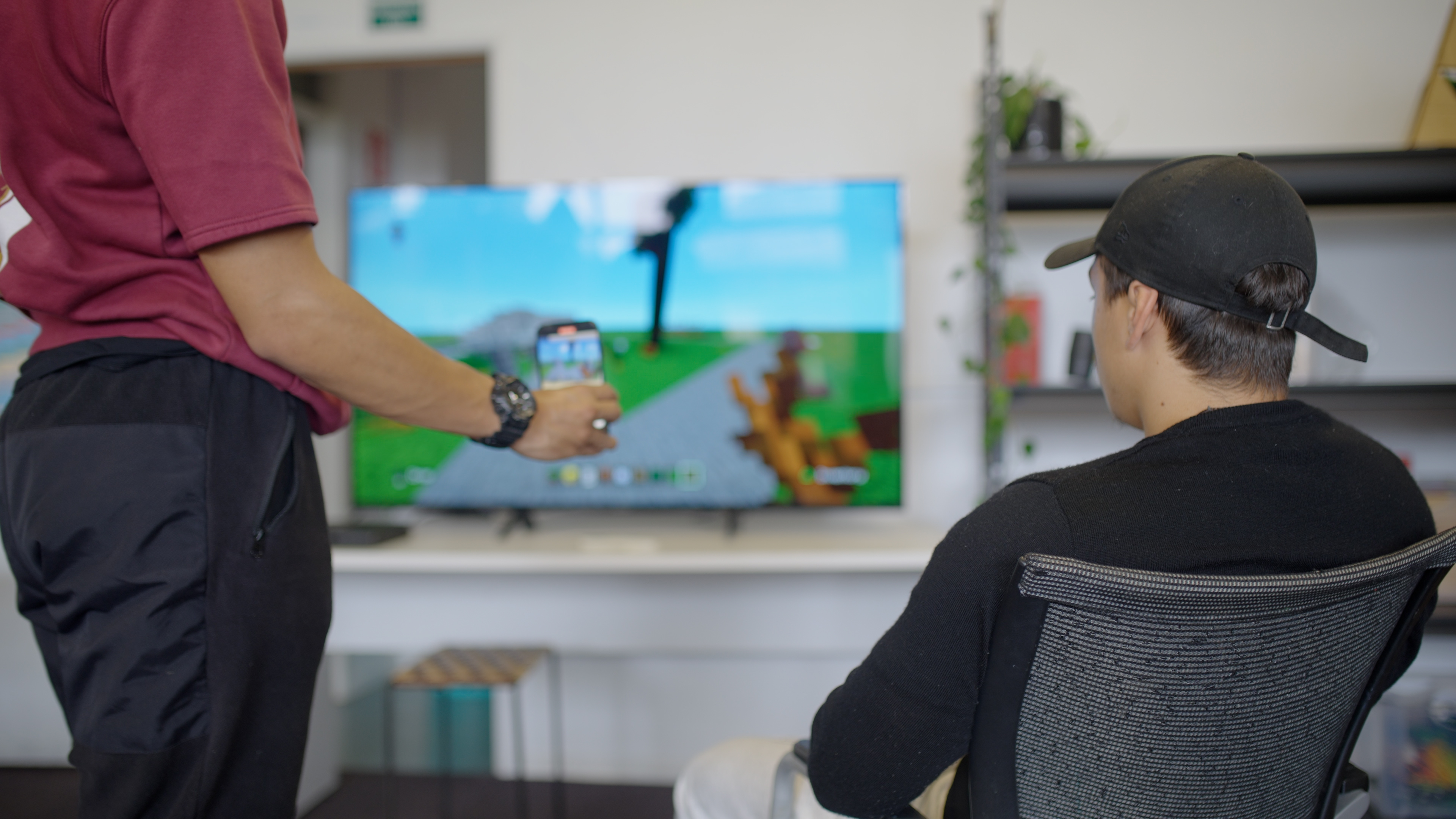 Sequence 01 00 06 21 18 Still025